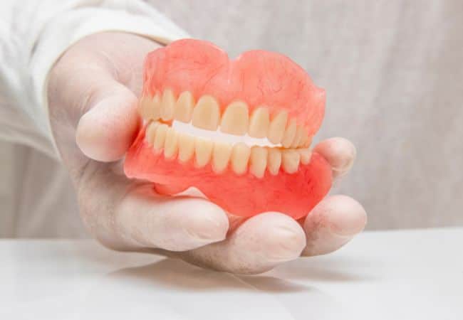 שיניים תותבות סיליקון